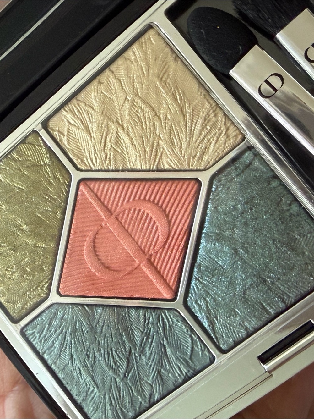 Dior 5-Color Eyeshadow Palette in Coral and Green Tones - Picture 4 of 10